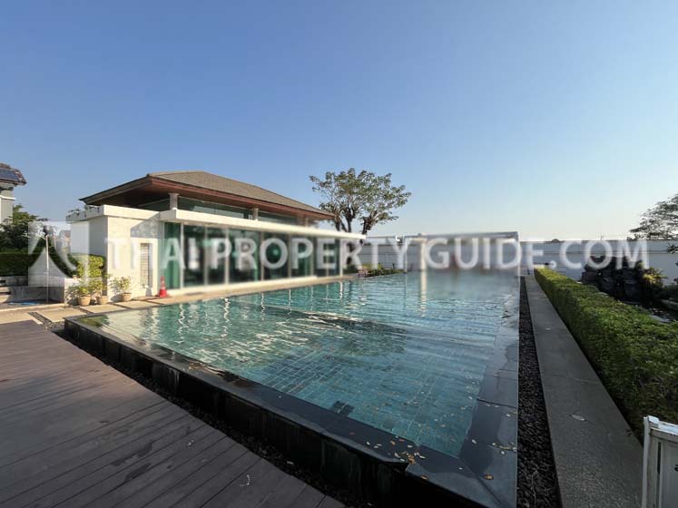 House with Shared Pool in Bangnatrad 